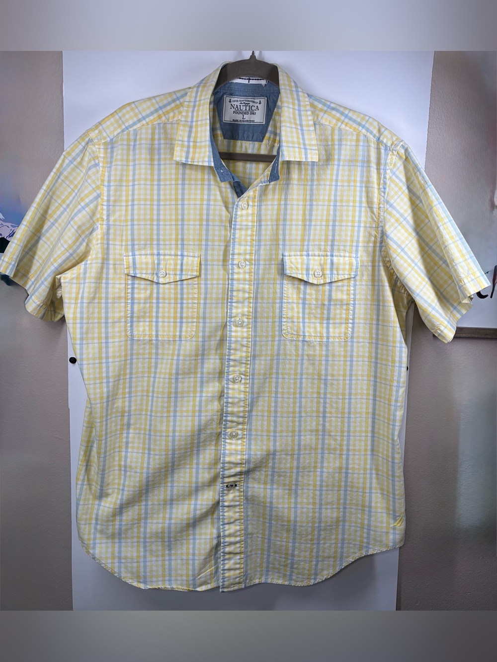 Nautica Menโs Short-Sleeve Yellow & Light Blue Plaid Button-Down Shirt Large
